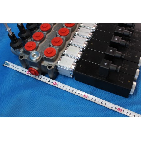 6 SECTIONS DIRECTIONAL CONTROL VALVE GALTECH Q95 120 l/min 31 GPM Electric solenoid 12V + levers